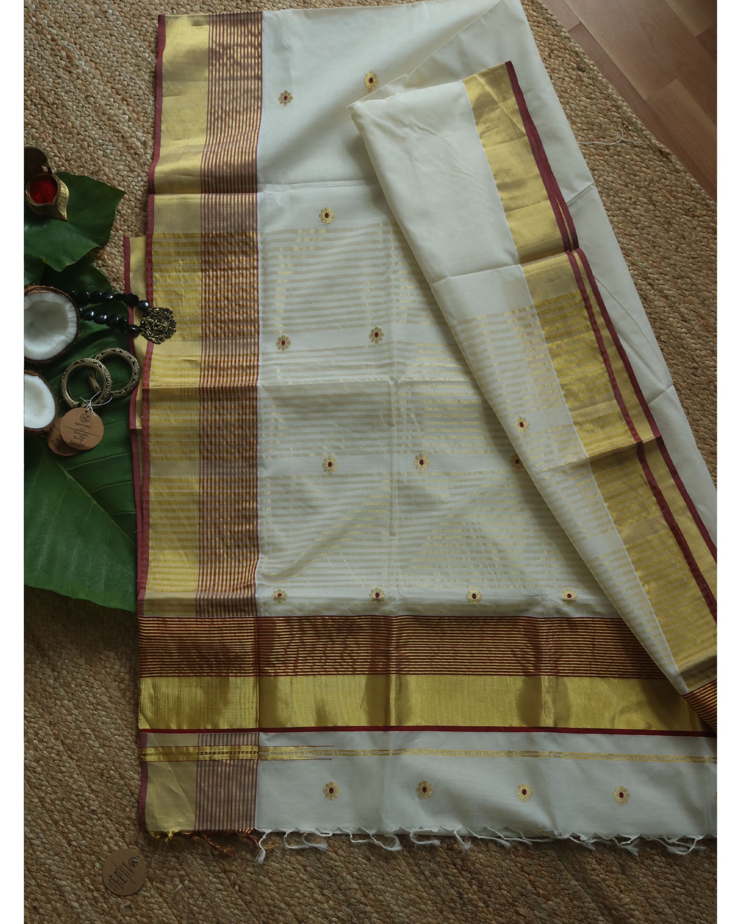 KAMMALU POOVU RED GOLD KASAVU SAREE