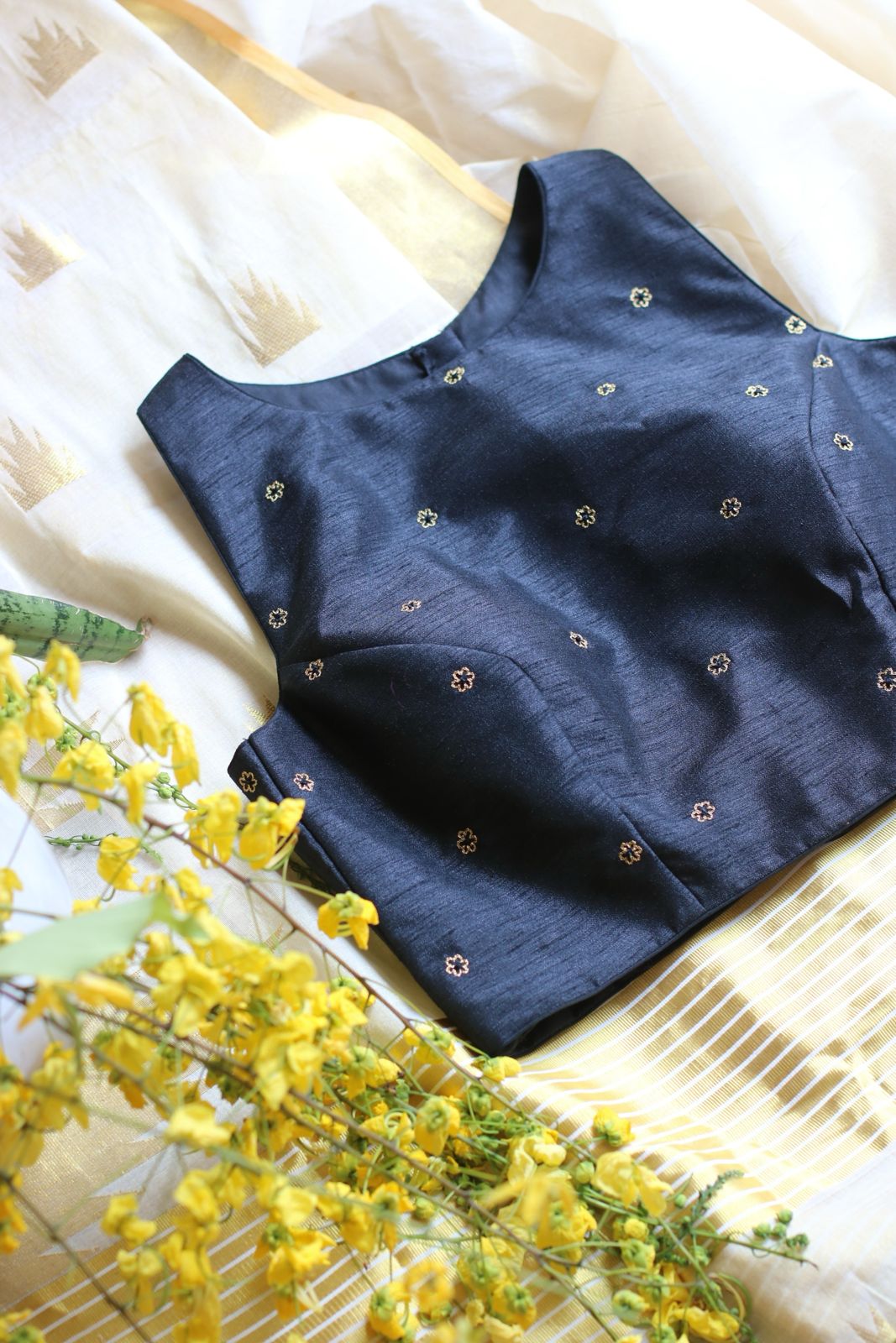 T- BACK BLOUSE