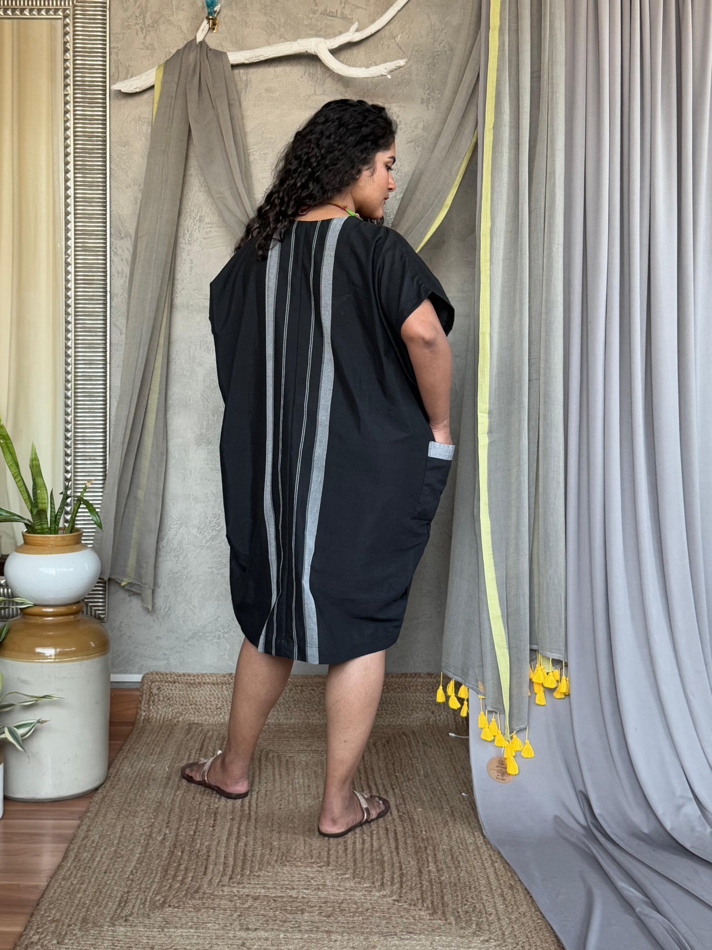 BLACK COCOON FIT MUNDU DRESS