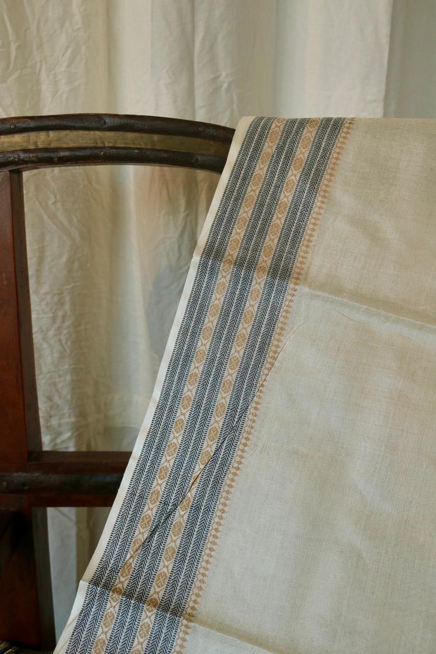 TUSSAR PLAIN BODY WITH BLACK KARA BORDER