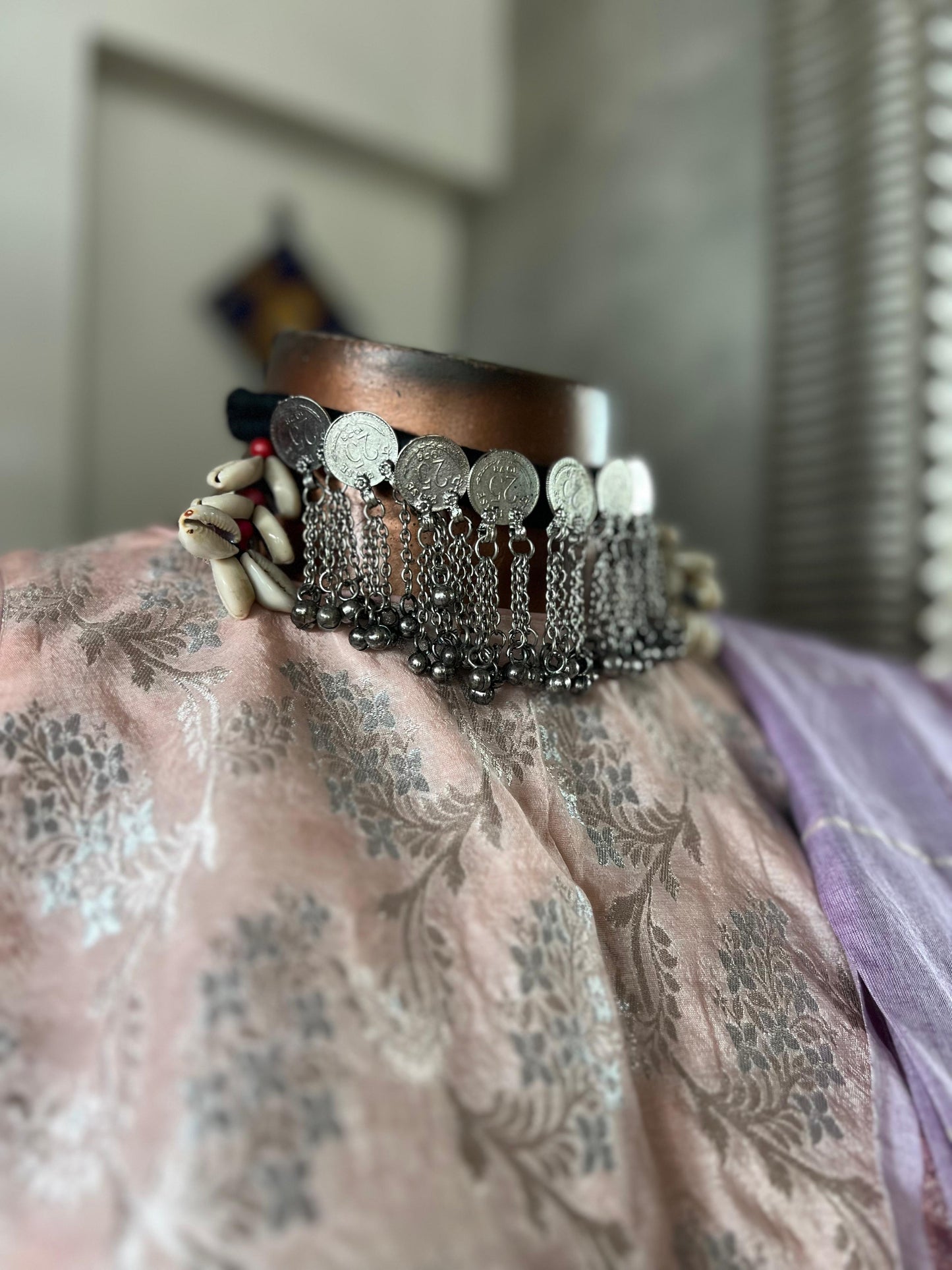 25 PAISE CHOCKER BLACK THREAD
