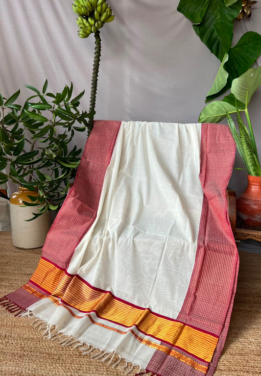 Sindhoora Kara –checkered red kasavu