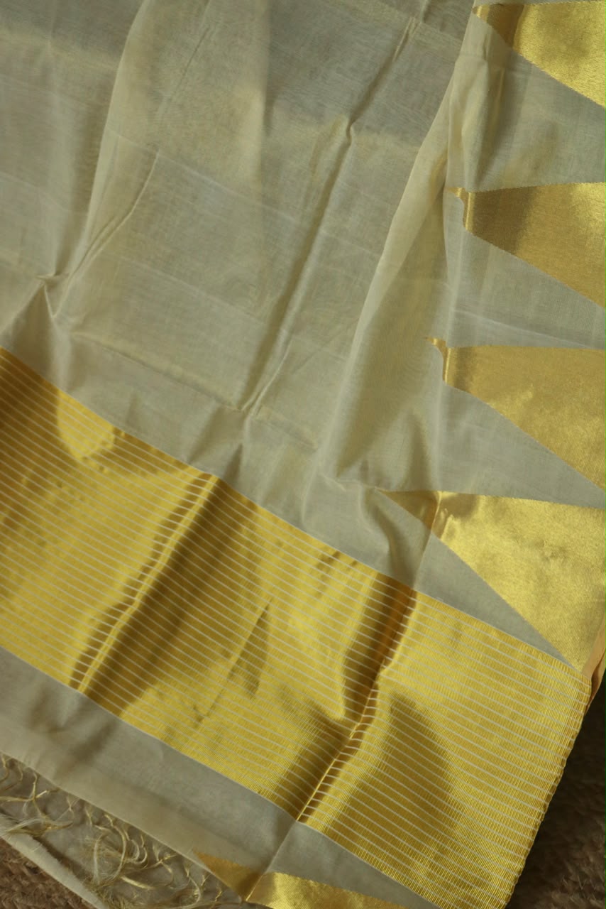 Komma Border Tissue Kasavu saree