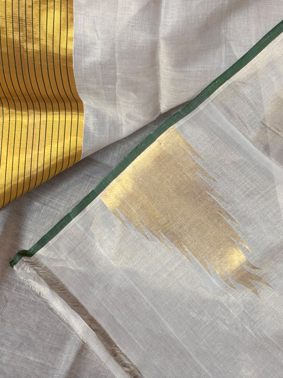 Temple tissue Kasavu Saree