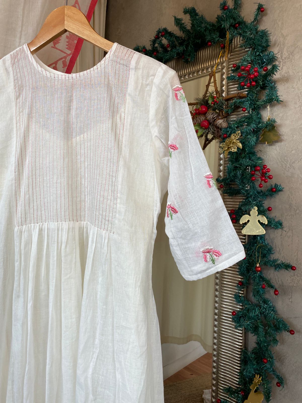 Yoke lines design with sleeve embroidery dress white