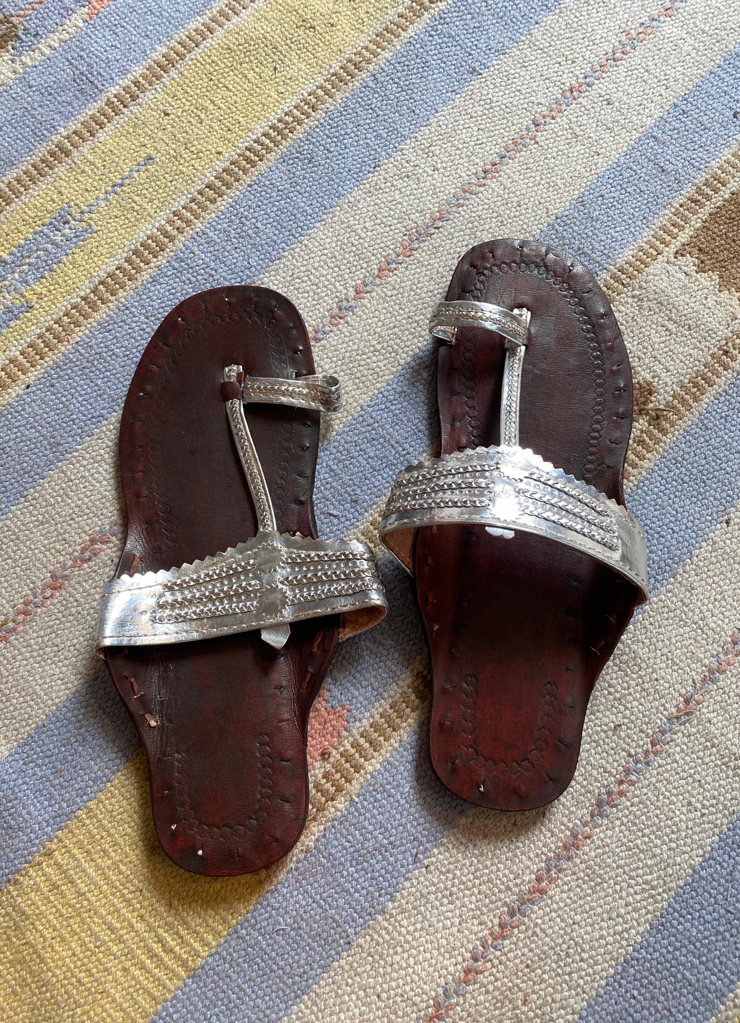 BROWN AND SILVER KOLHAPURI