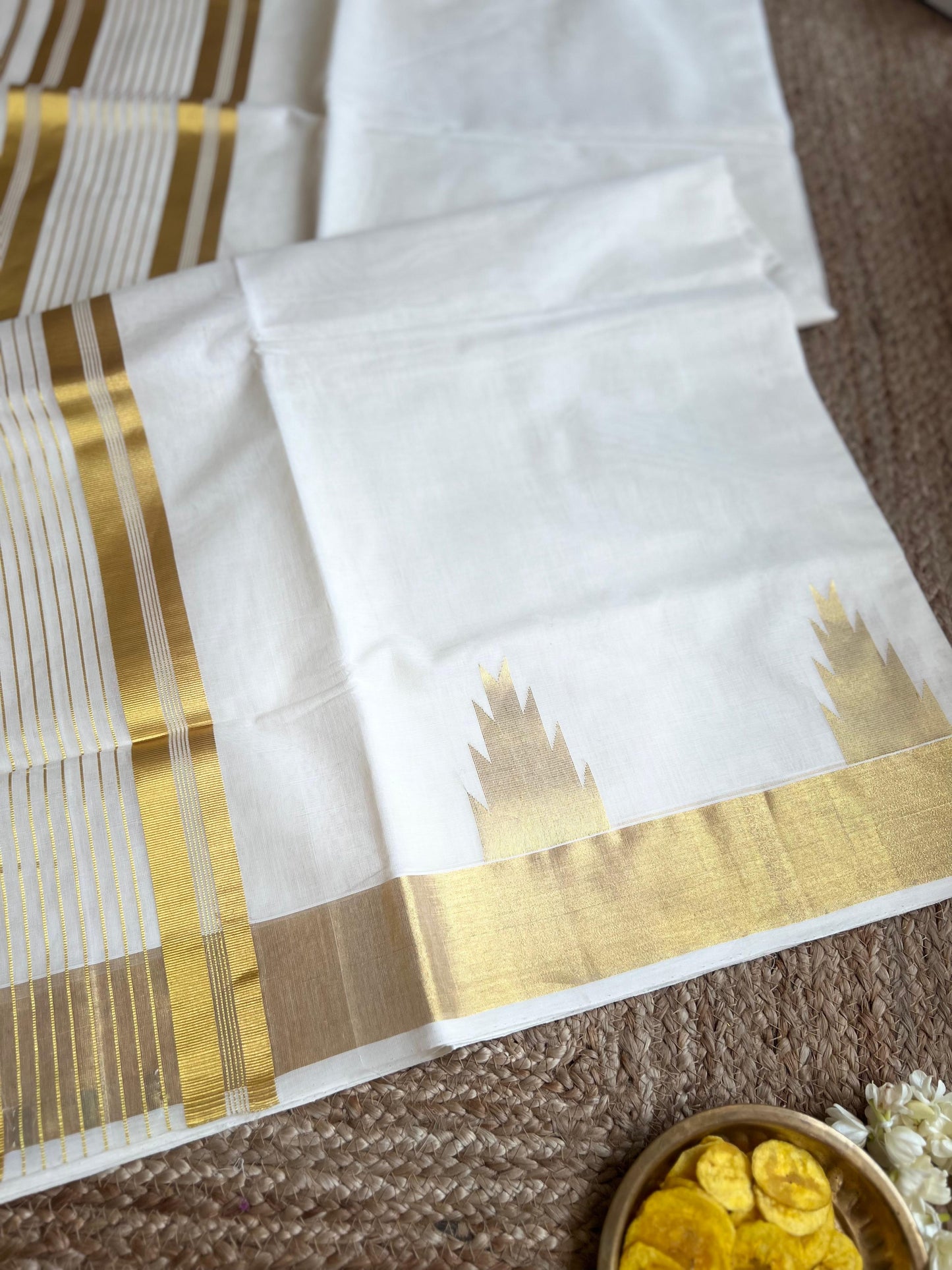 GOLDEN STRIPE PALLU, KOMMA DESIGN  KASAVU SAREE