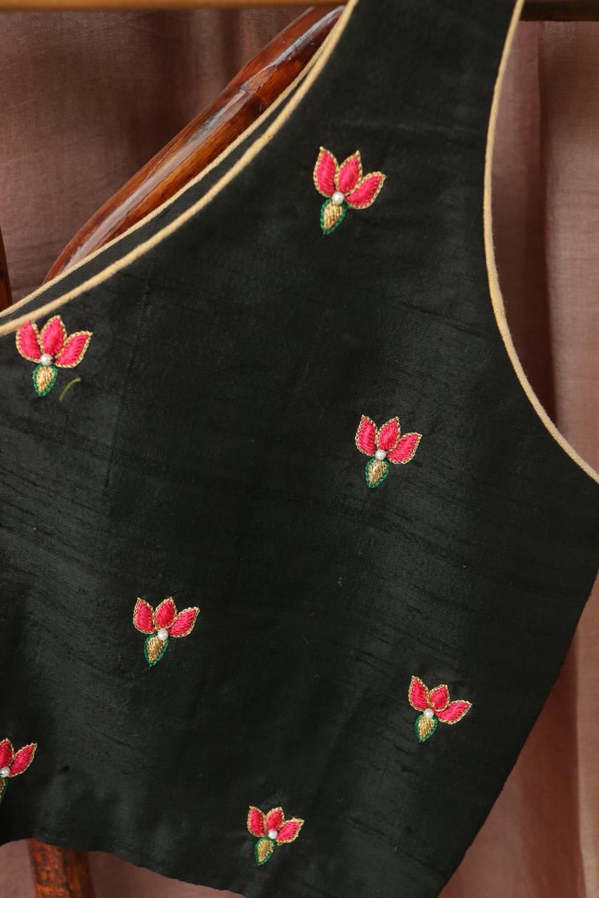LOTUS EMBROIDERY BLOUSE