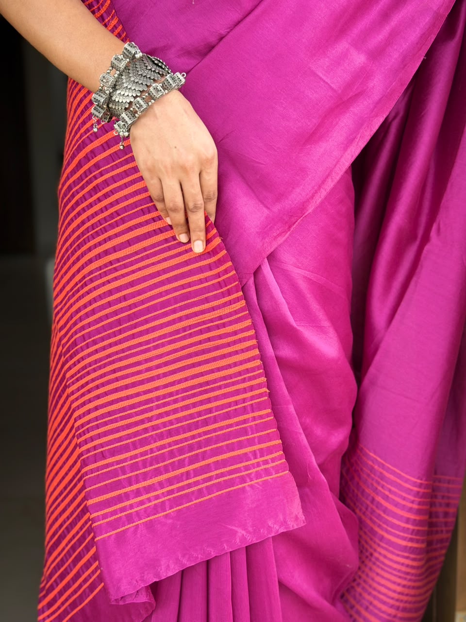 VAT-DYED CHANDERI SAREE WITH EMBROIDERY PALLU_MAGENTA