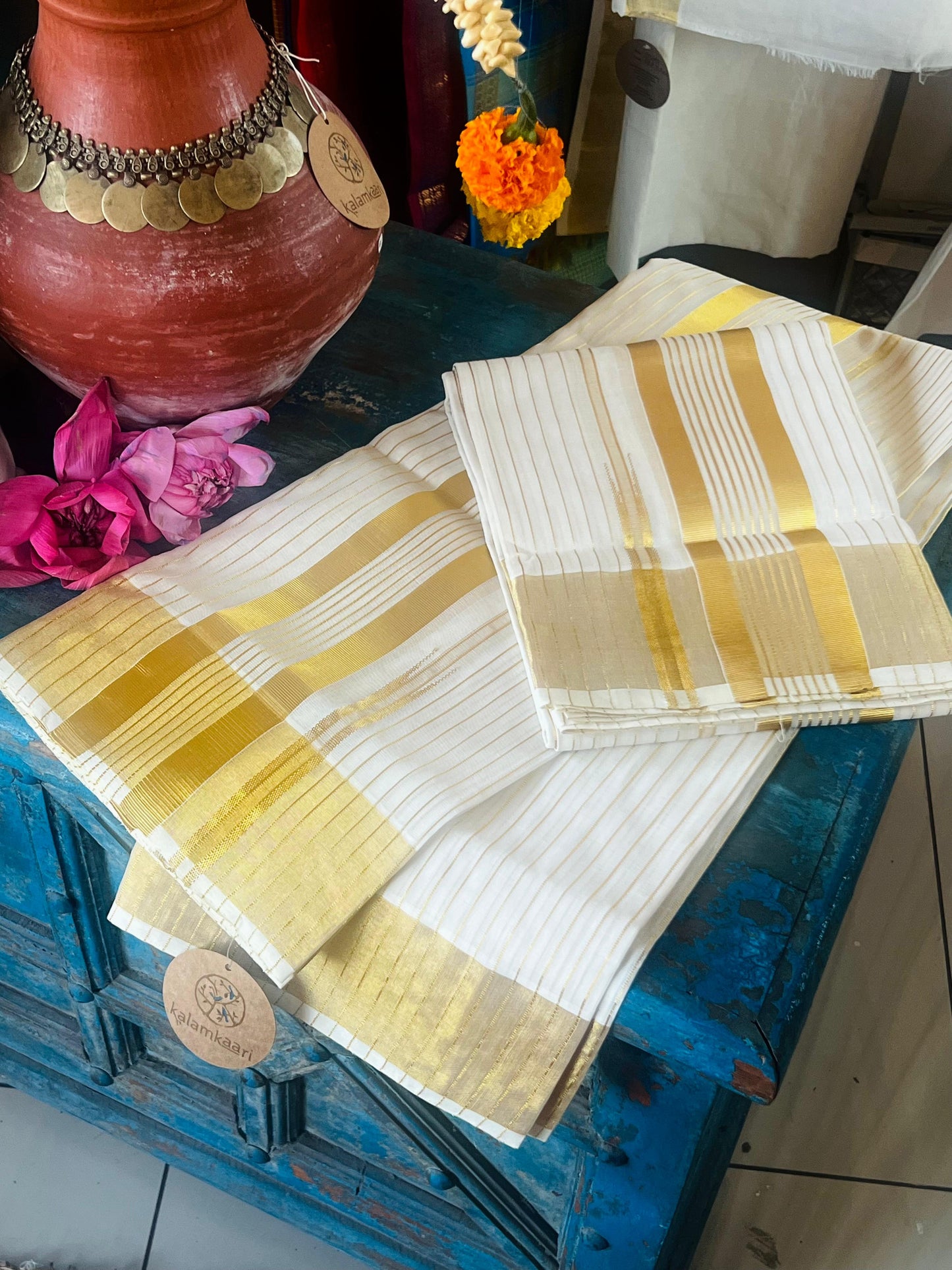 Swarnarekha Set Mund – Kuthampully Handloom