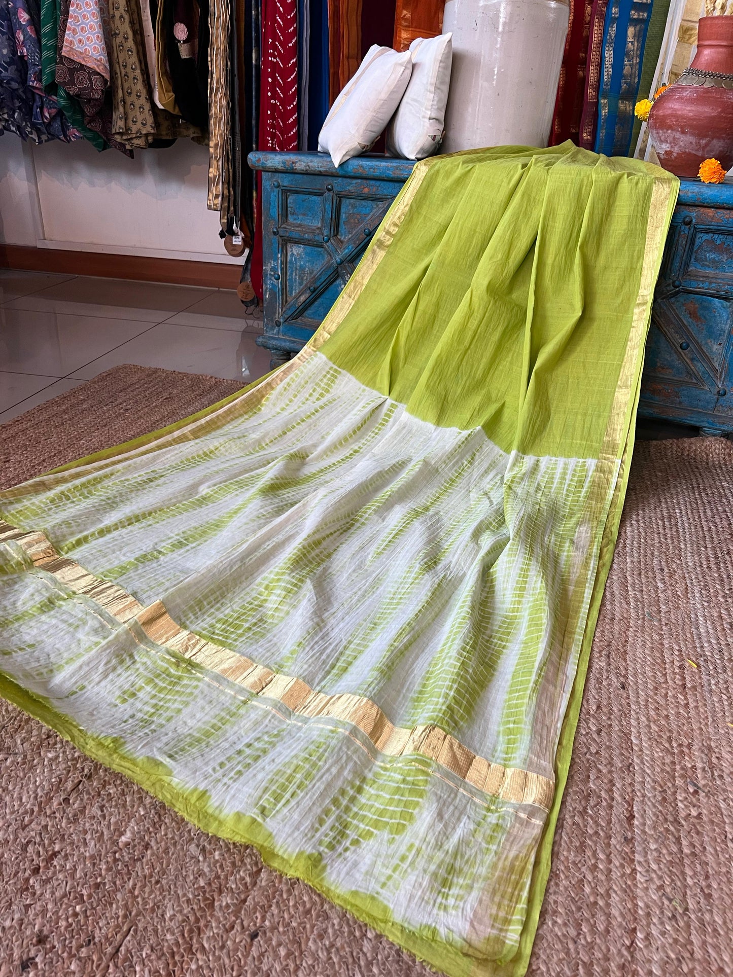 TIE-DYED SAREE WITH KASAV PALLU