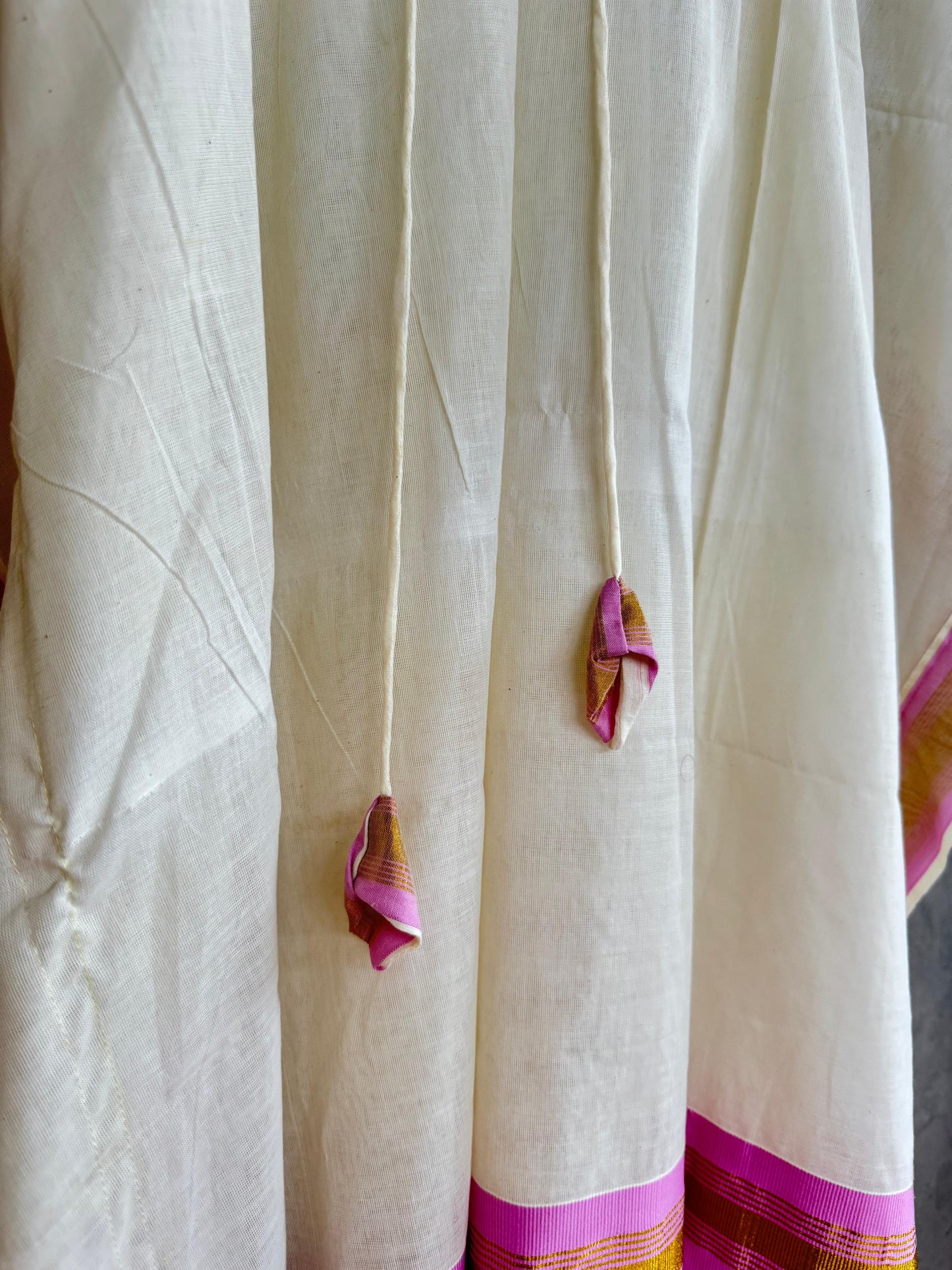 Kasavu kaftan- pink kara (Kaithari Onam)