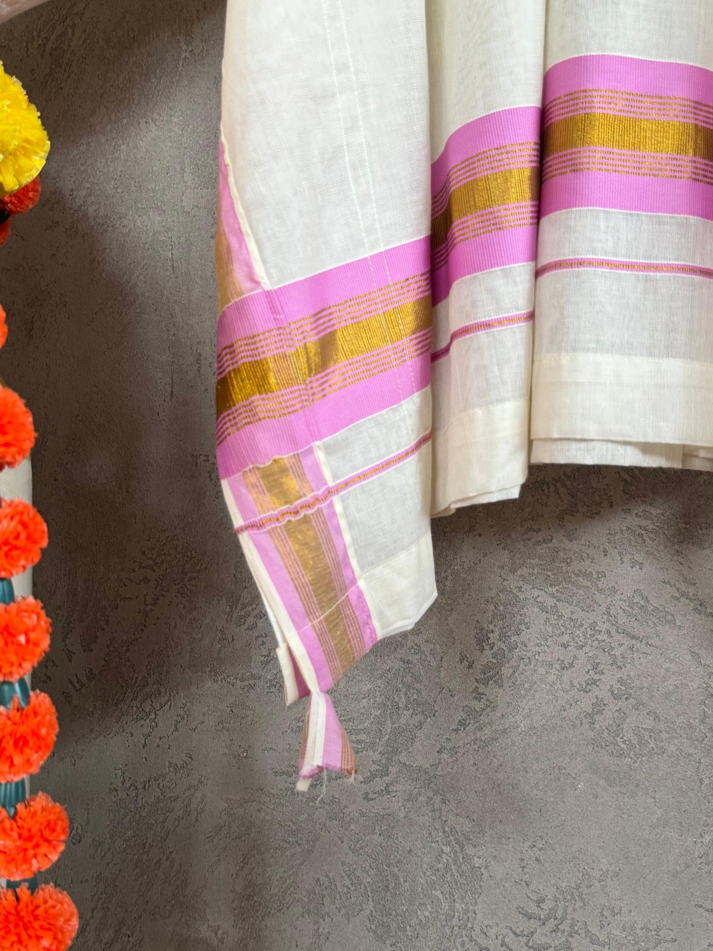 Kasavu kaftan- pink kara (Kaithari Onam)