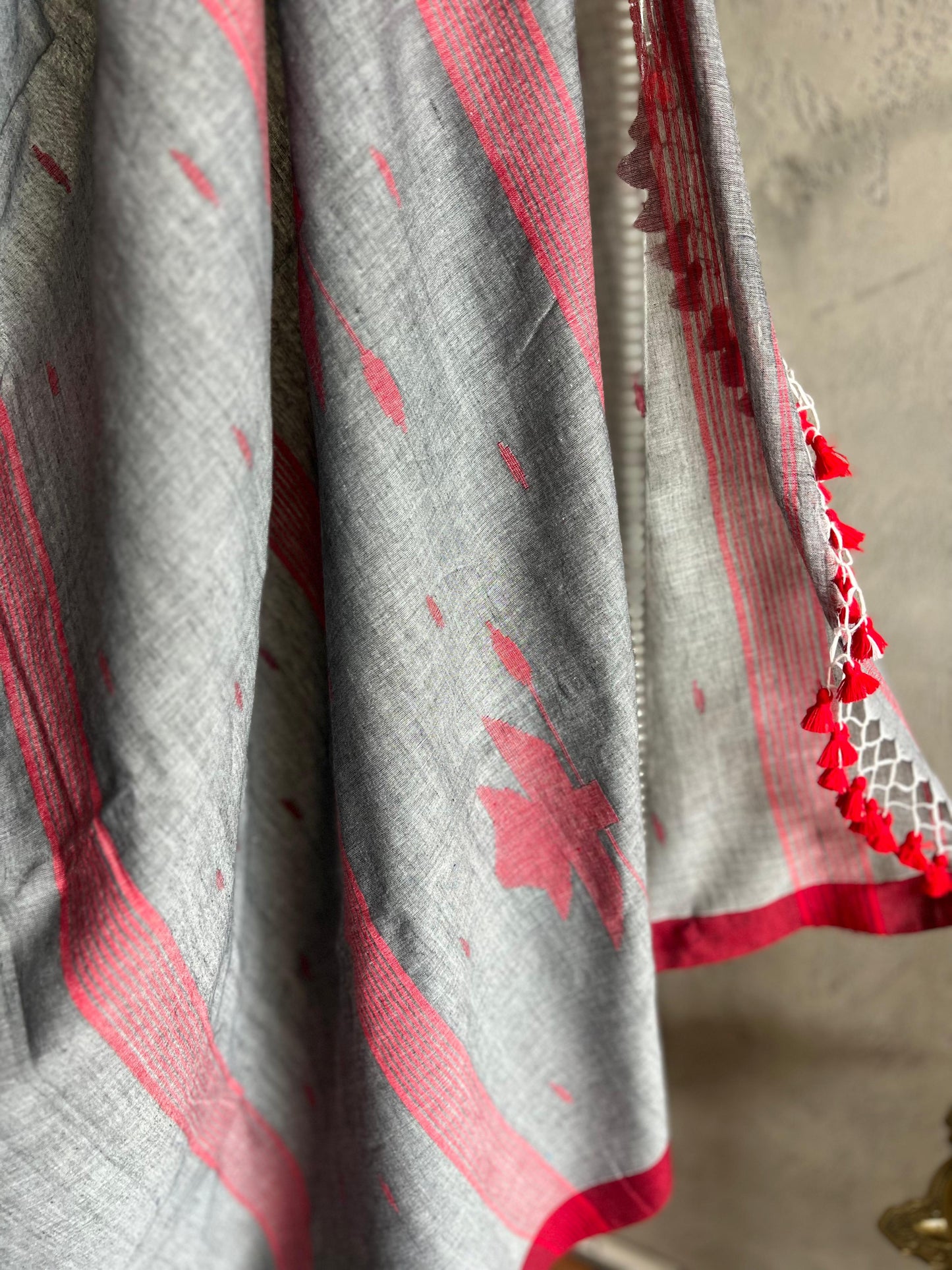 Bengal Jamdani saree_grey