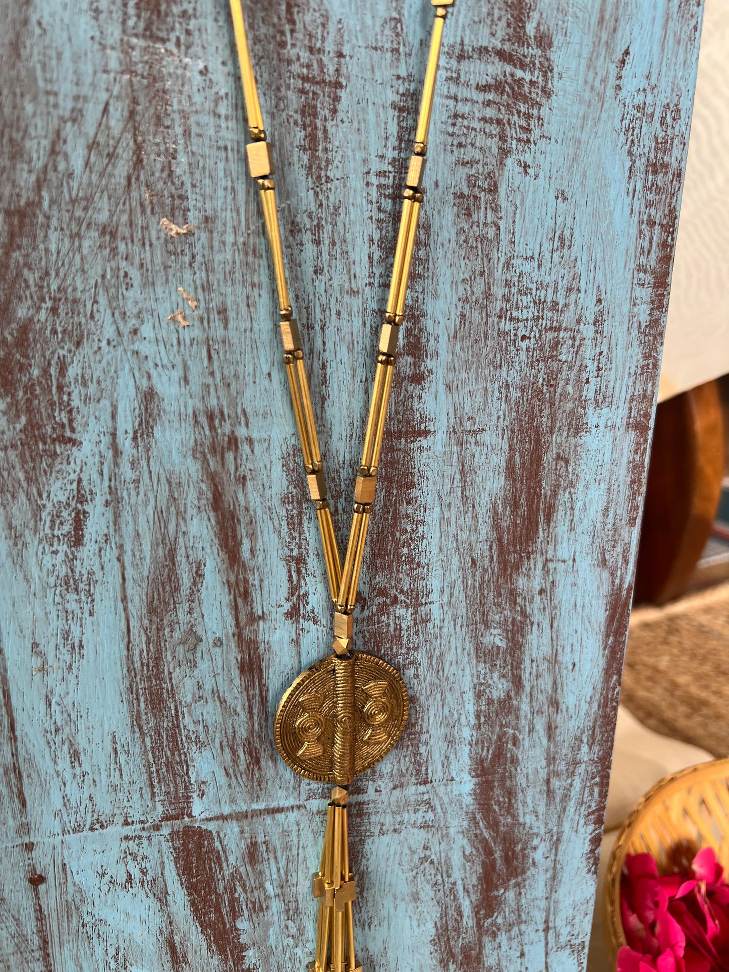 GOLD LONG TUBE NECK PIECE WITH ROUND PENDENT