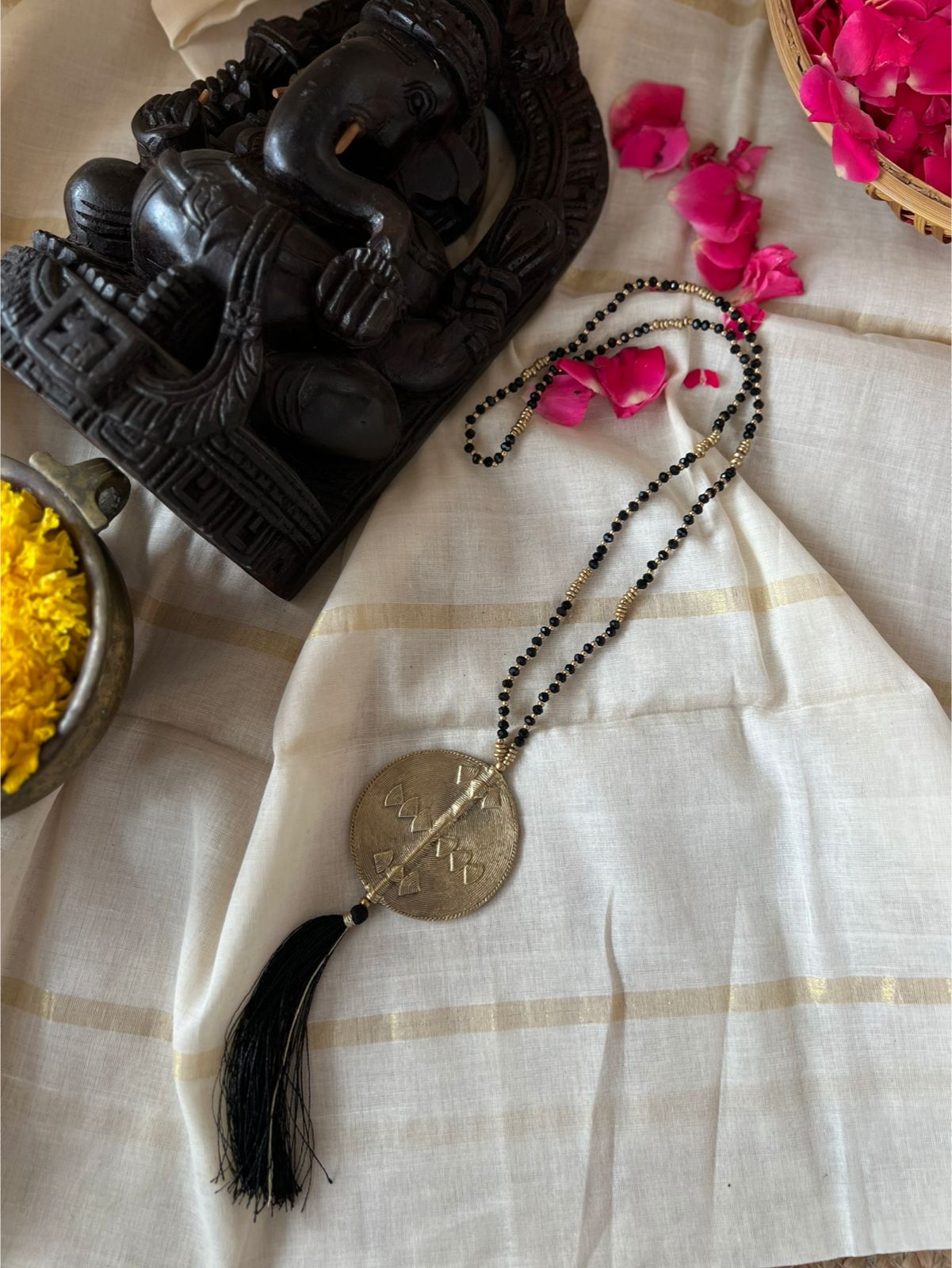 BLACK LONG NECK PIECE WITH TASSEL