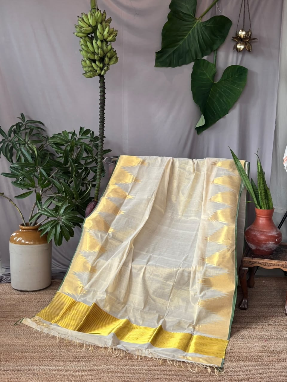 Temple tissue Kasavu Saree