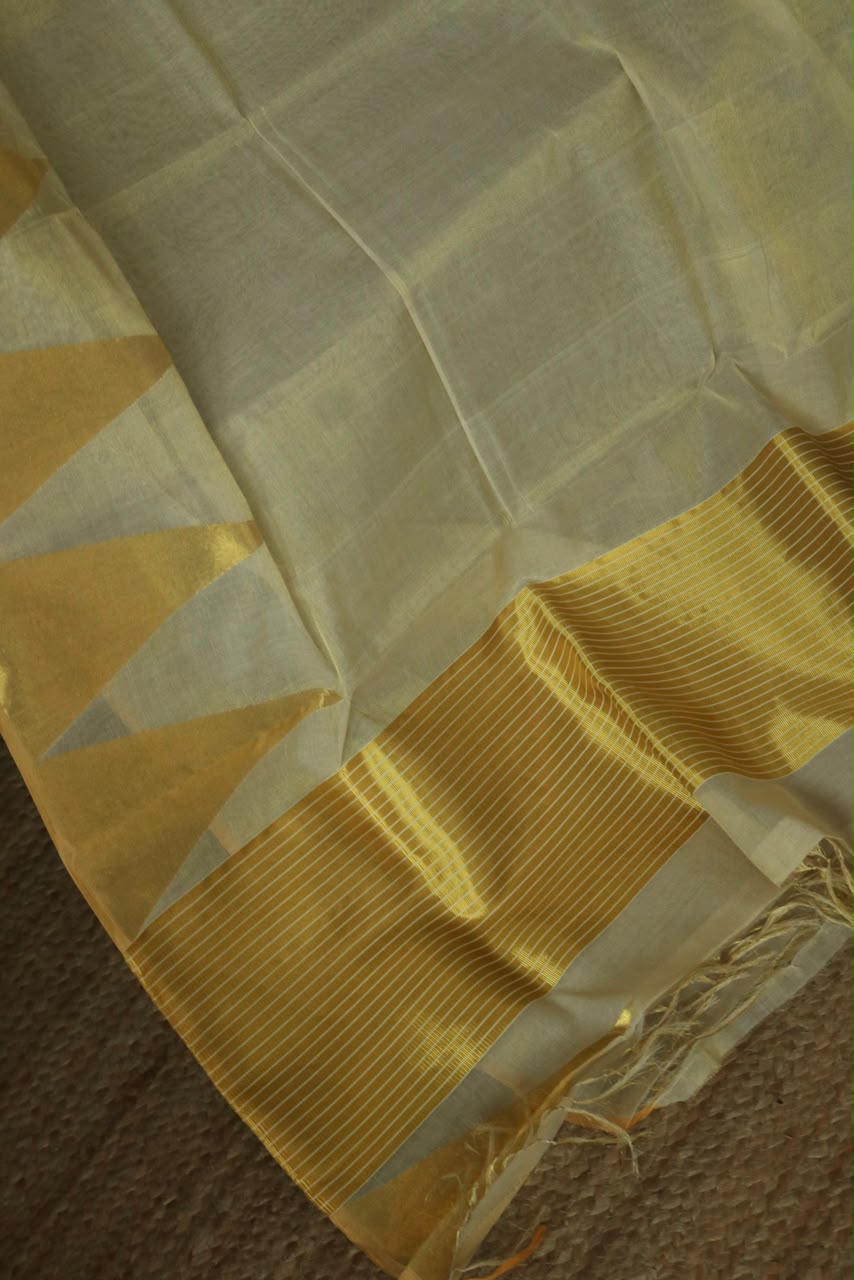 Komma Border Tissue Kasavu saree
